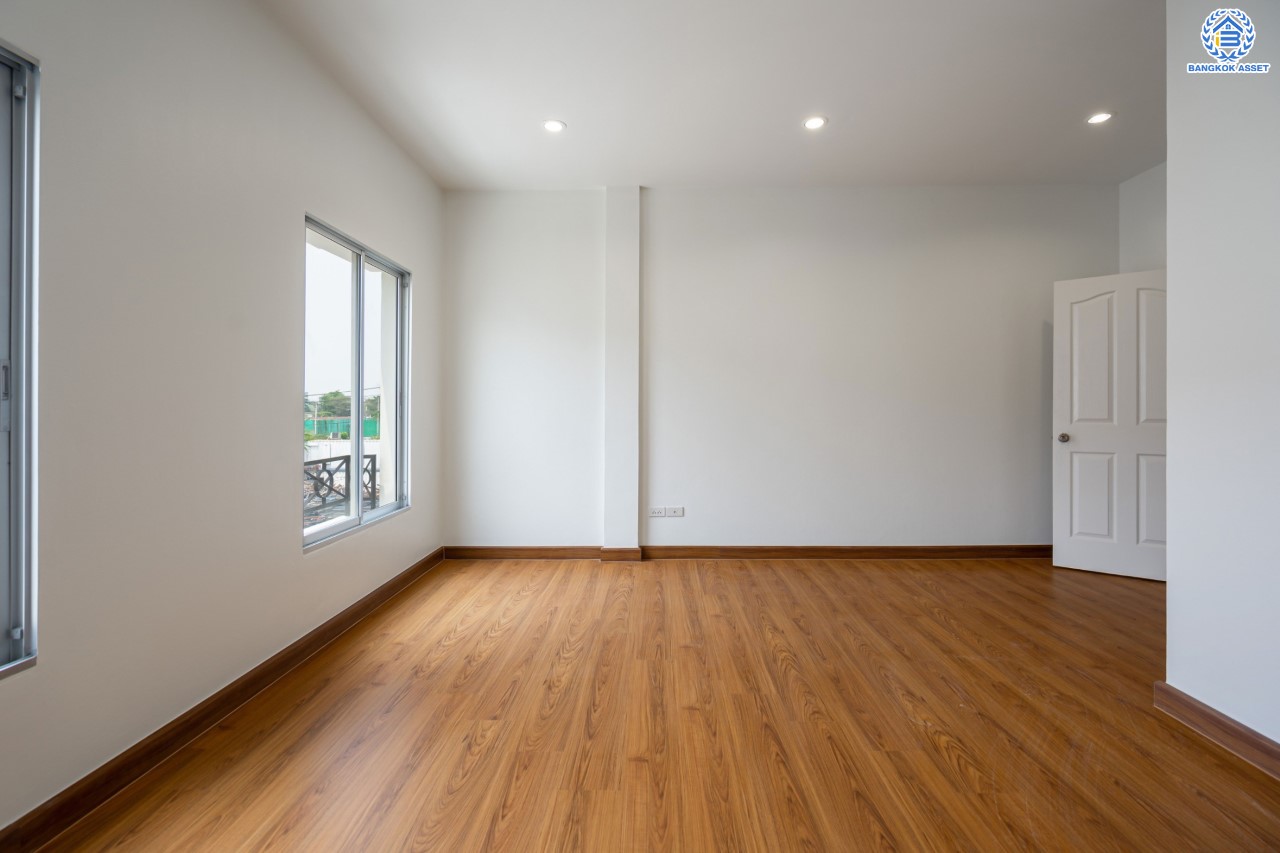 บ้านมือสองตกแต่งใหม่ ม.บ้านกลางเมืองสวิสทาวน์ เกษตร-นวมินทร์ แบรนด์ AP เนื้อที่ 20 ตร.ว. ฟังก์ชัน 3 ห้องนอน 3 ห้องน้ำ 1 ห้องอเนกประสงค์ จอดรถได้ 2 คัน ชีวิตแสนสงบ สภาพแวดล้อมเยี่ยม เชื่อมต่อ ถ.พหลโยธิน, ถ.เกษตร-นวมินทร์ ใกล้ ม.เกษตร, รถไฟฟ้าสายสีเขียว "สถานีมหาวิทยาลัยเกษตรศาสตร์" และทางด่วน "รามอินทรา-อาจณรงค์"...